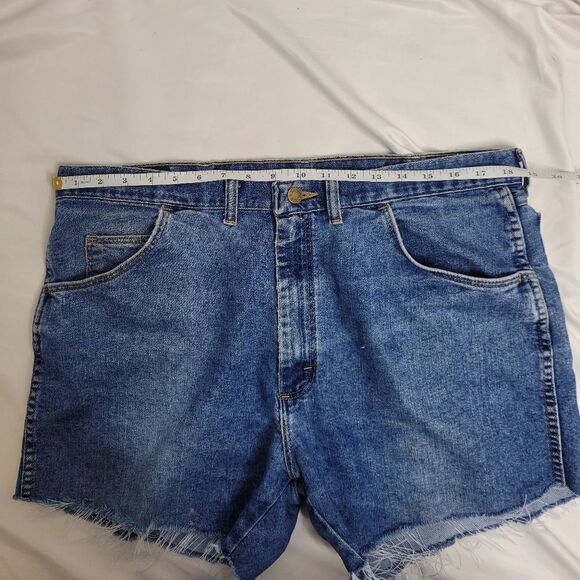 VINTAGE 90s Wrangler distressed cutoff jean shorts XXL - Picture 8 of 12